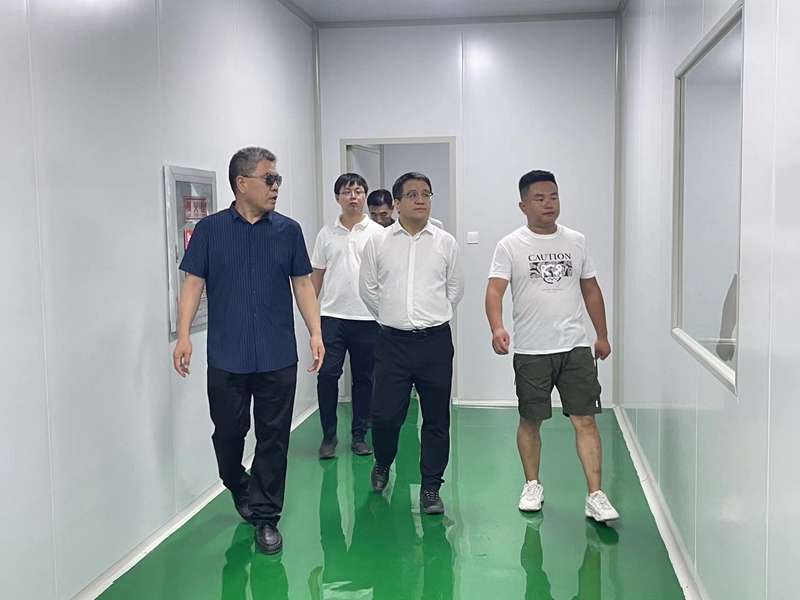 石嘴山市惠農(nóng)區(qū)委副書記、區(qū)長馬仲武 蒞臨寧夏興康恒潤農(nóng)業(yè)科技發(fā)展有限公司指導工作